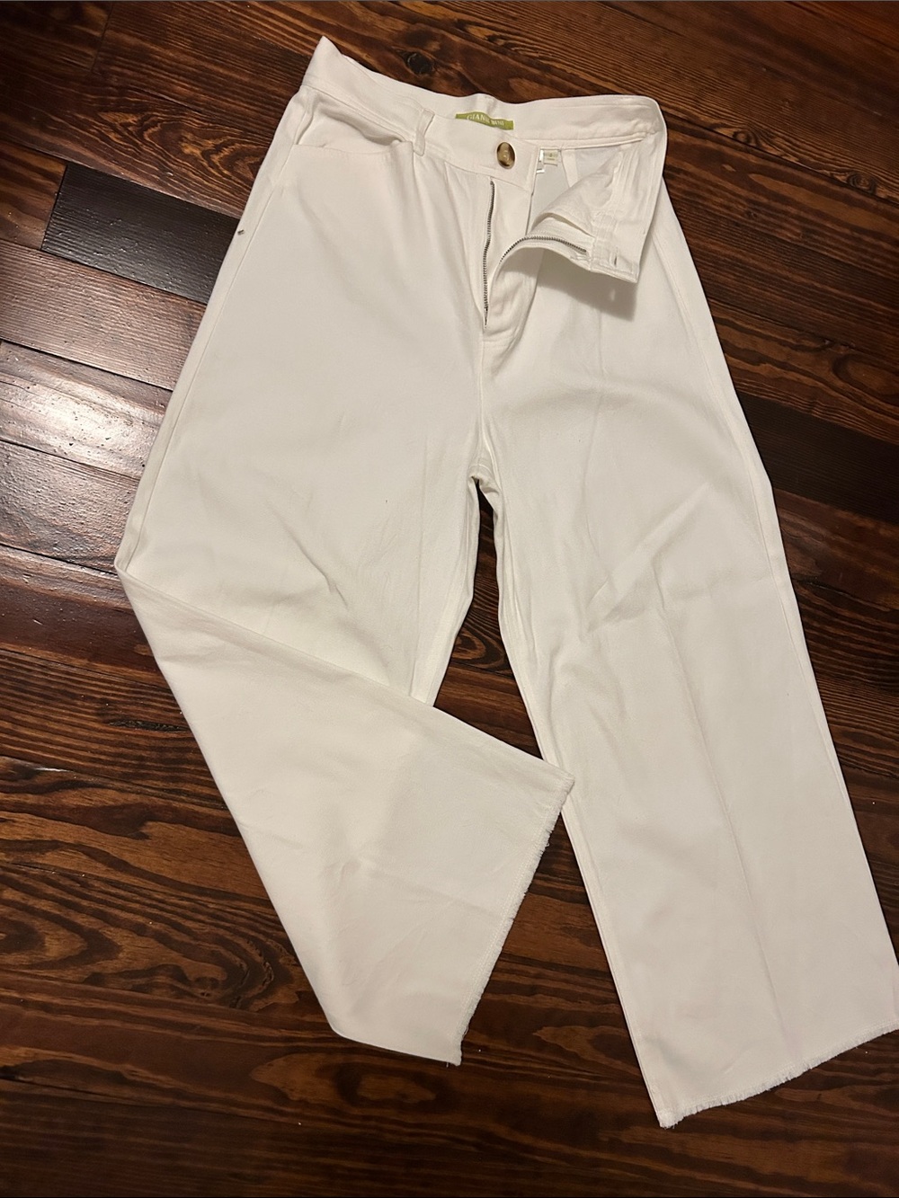 Women White cropped pants
